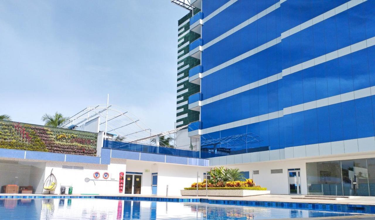 Hotel Royal Elim International Кали Экстерьер фото The pool at the hotel