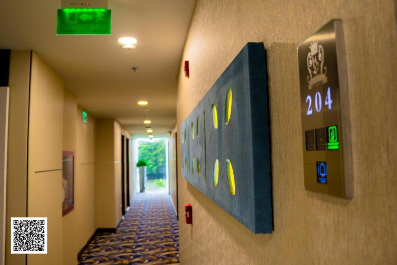 Hotel Royal Elim International Кали Экстерьер фото A QRpedia code in a hotel