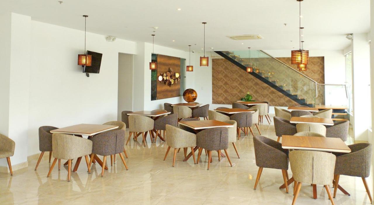 Hotel Royal Elim International Кали Экстерьер фото The interior of the restaurant