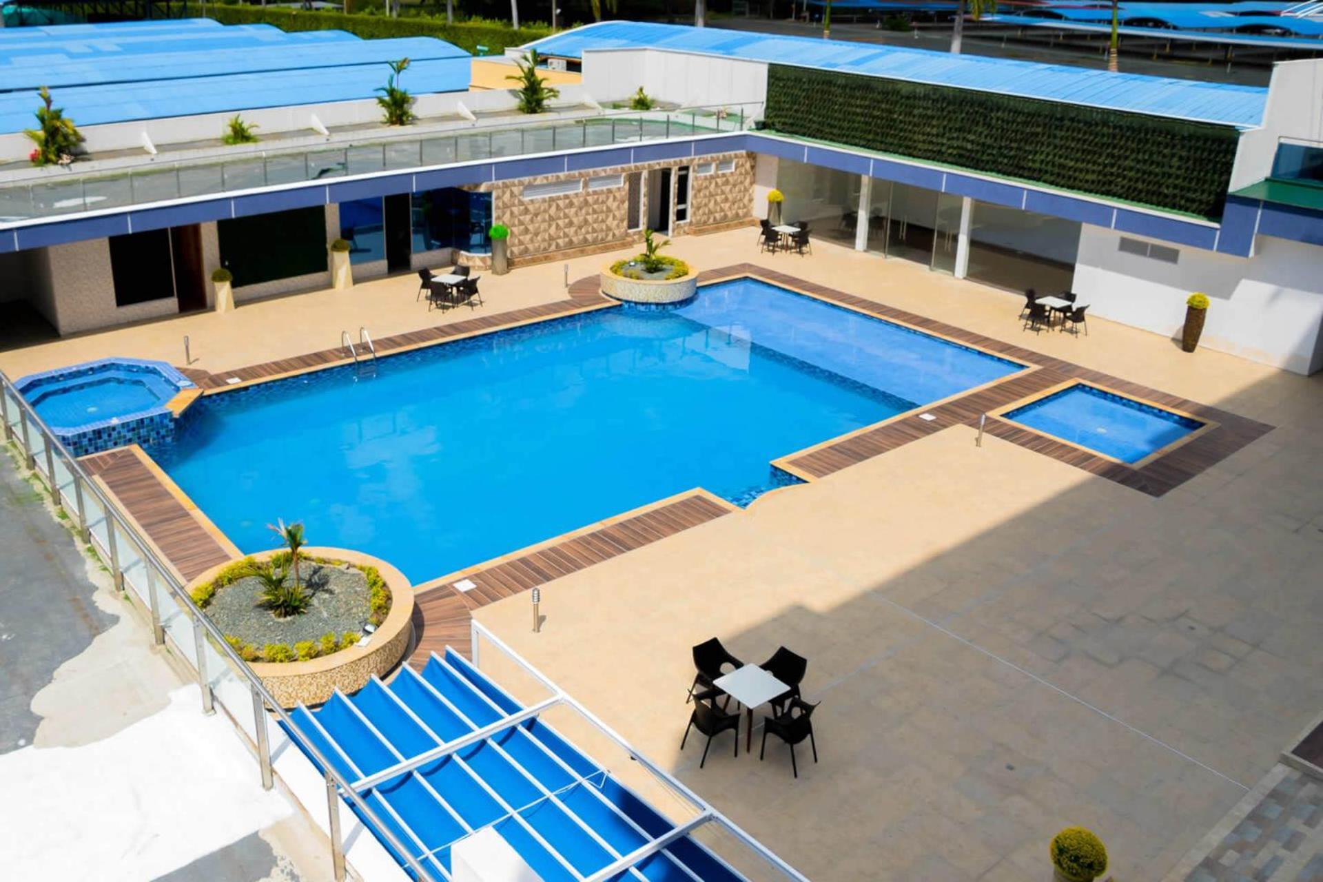 Hotel Royal Elim International Кали Экстерьер фото The pool at the hotel
