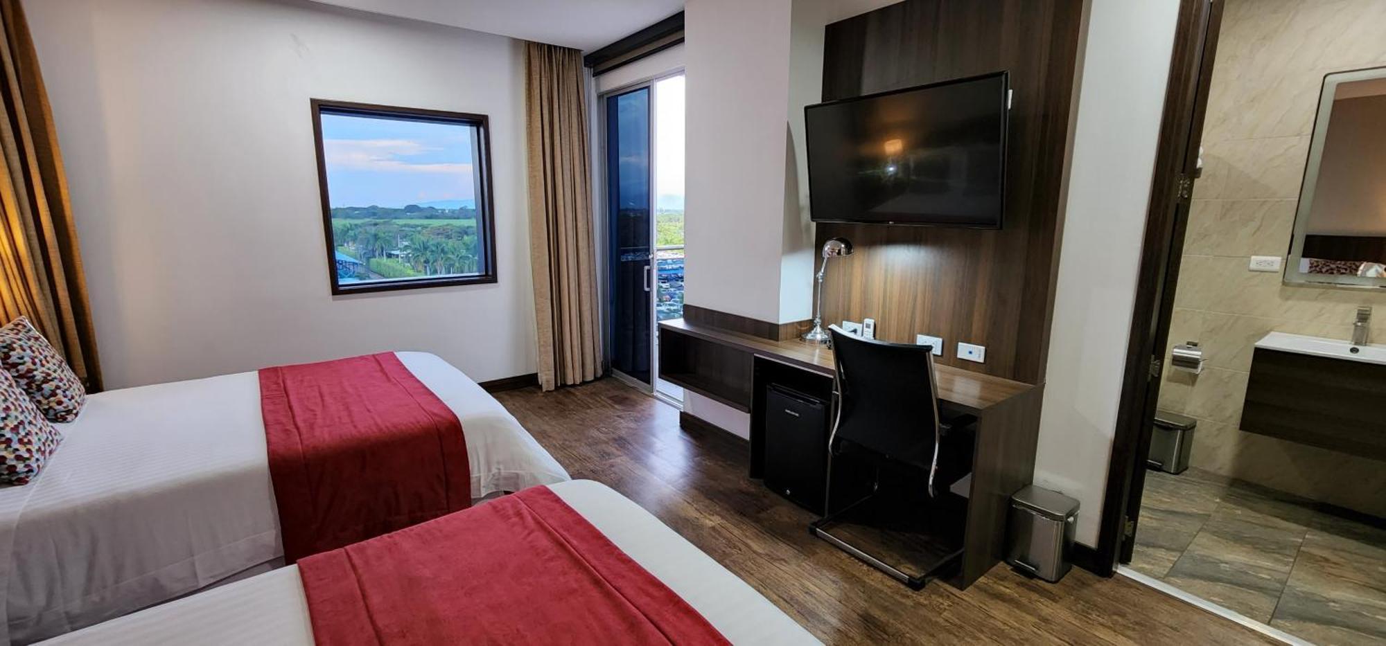 Hotel Royal Elim International Кали Экстерьер фото A room at the hotel